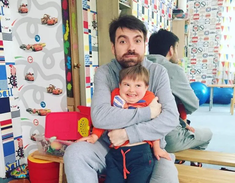 «Еда и шмот важнее». Инстаграм заблокировал страницу ребенка с синдромом Дауна из России