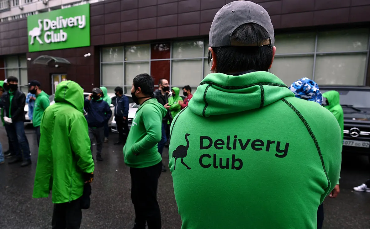 Курьер Delivery Club приставал к клиентке – оператор компании оценил ущерб в 200 рублей. В этой истории ещё полно стыдных деталей