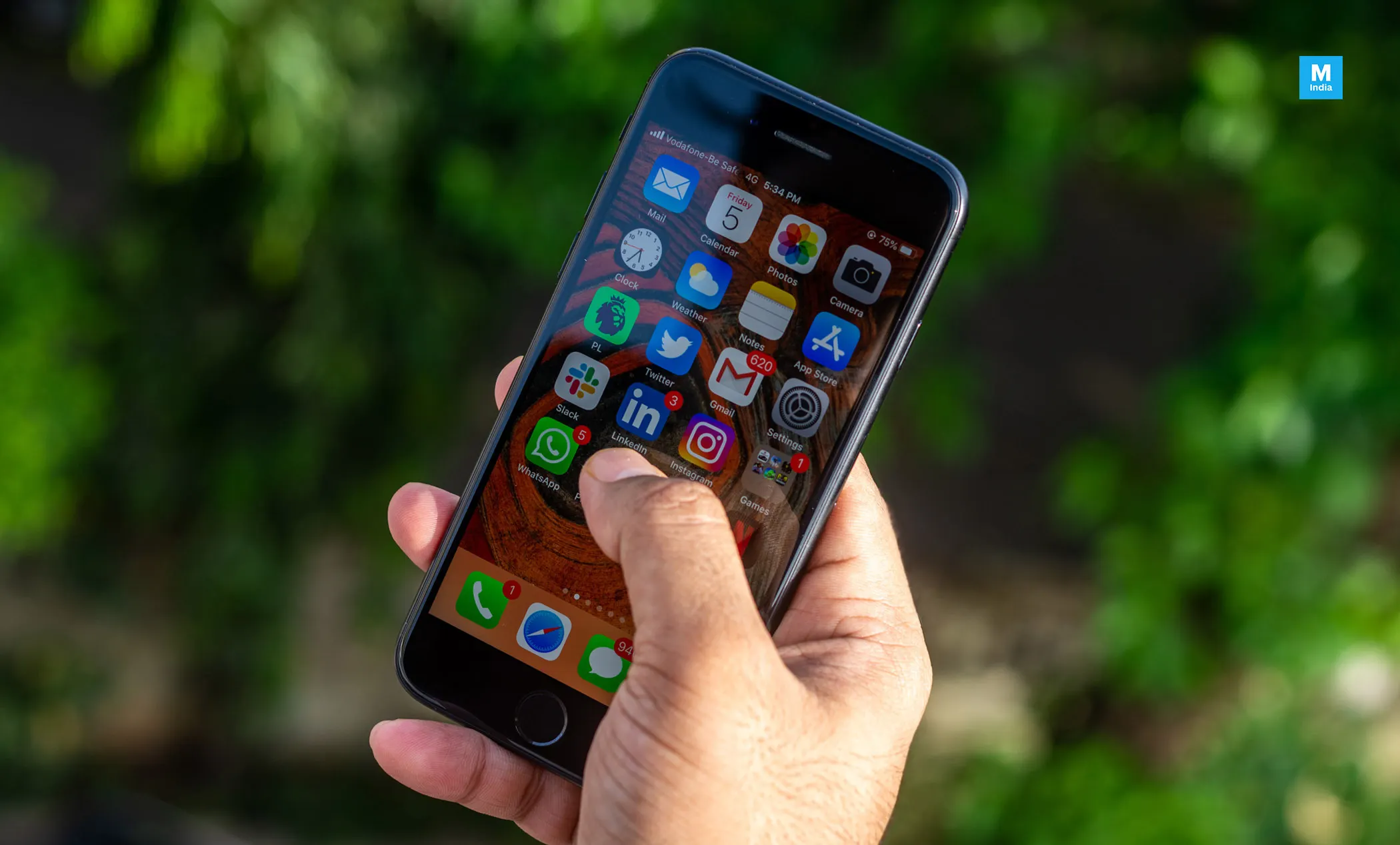 Старый iPhone SE никак не умрет. Где его найти, а главное – зачем?