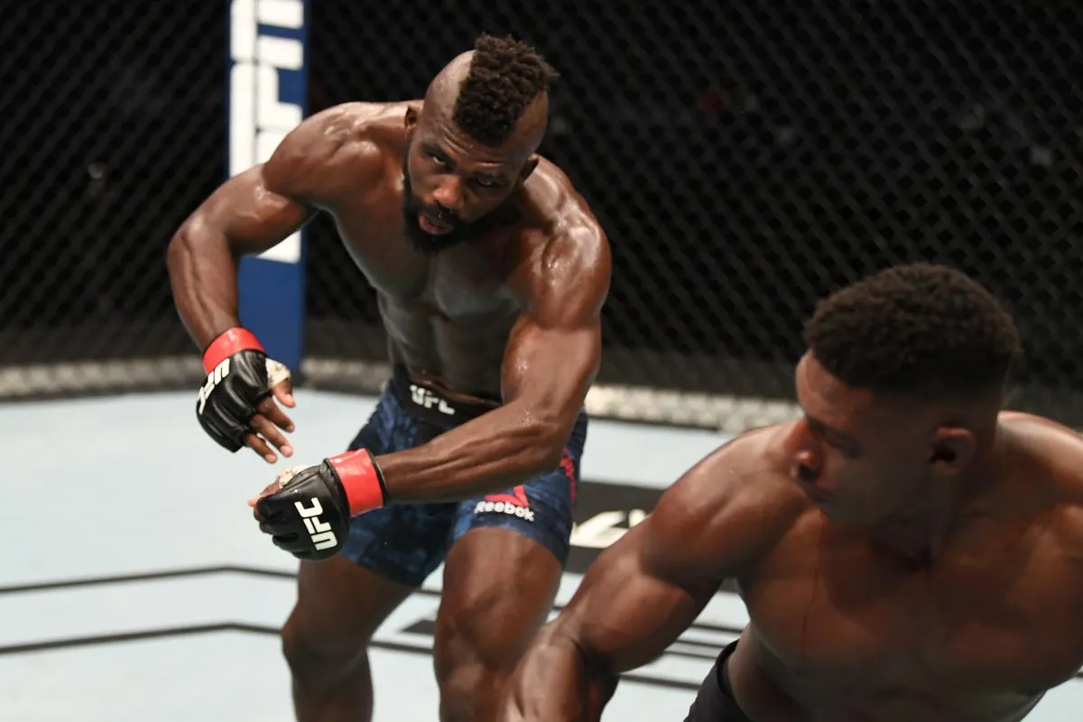 Американец из UFC сделал невероятное. Его нокаут назвали лучшим в истории и уже посмотрели 10 млн раз
