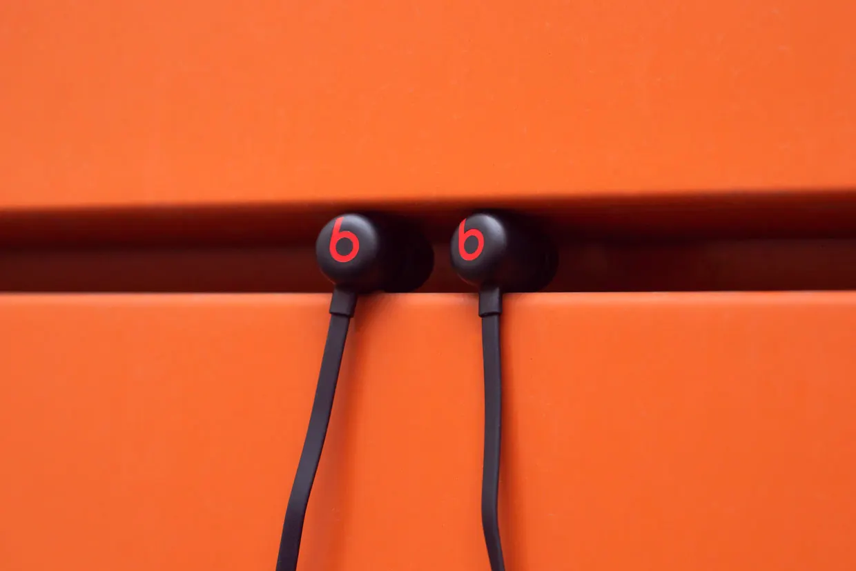Вышел обзор Beats Flex. Отличные и дешевые наушники на смену великим BeatsX