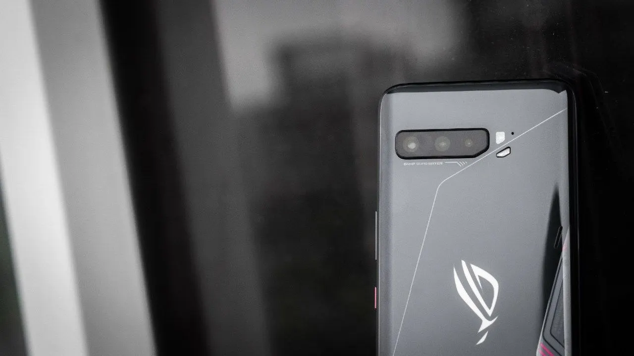 Вслед за Asus ZenFone 7 в Россию приехал другой флагман бренда. Он неприлично мощный