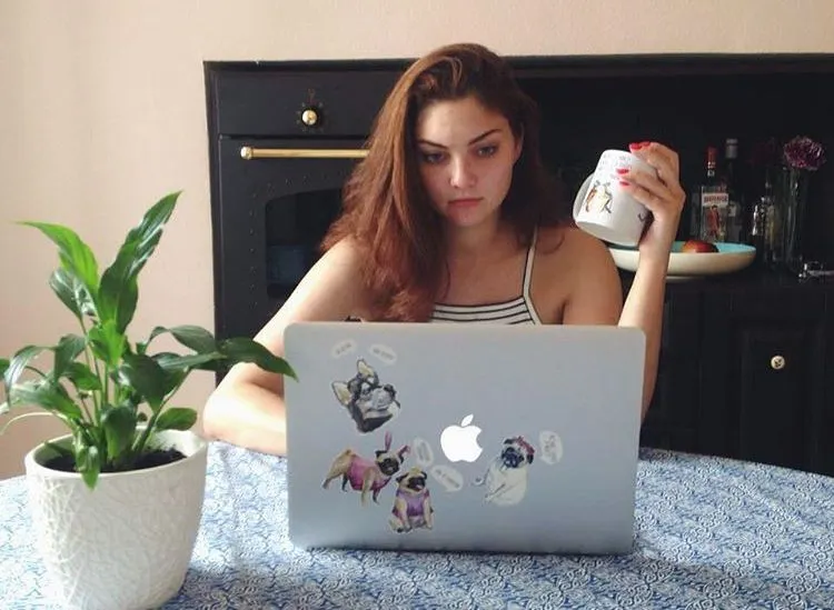 «Иди на кухню, женщина». Дарья Зарыковская обвинила популярный бар в сексизме – ей жестко ответил владелец