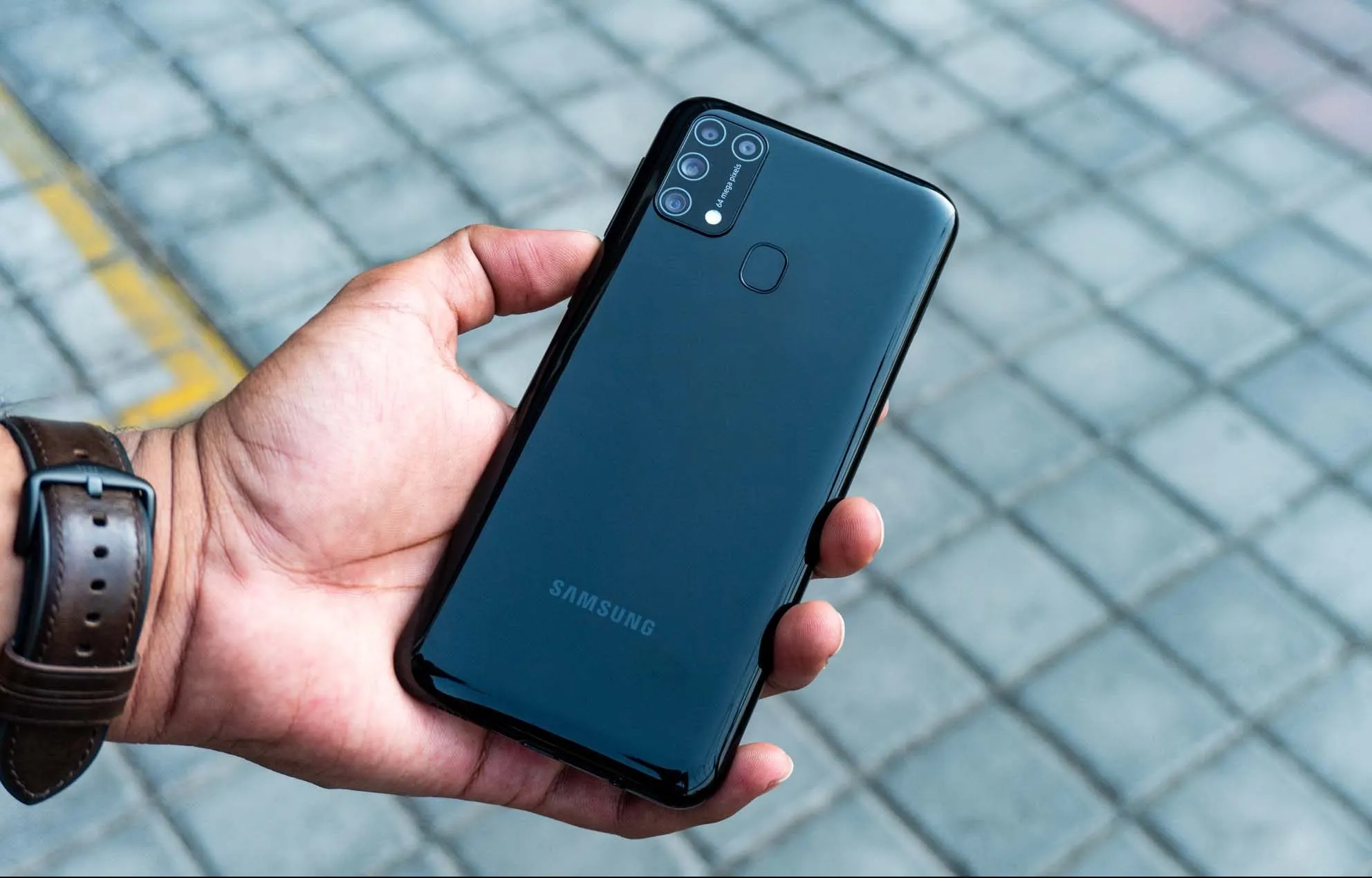 Акция «Купи один Samsung Galaxy — получи второй в подарок» ужасна. Ни за что не хватайте эти аппараты