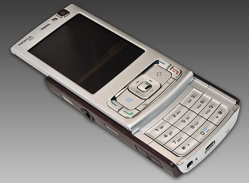 Как бы выглядел культовый Nokia N95, если бы вышел в 2020 году? Есть подробное видео