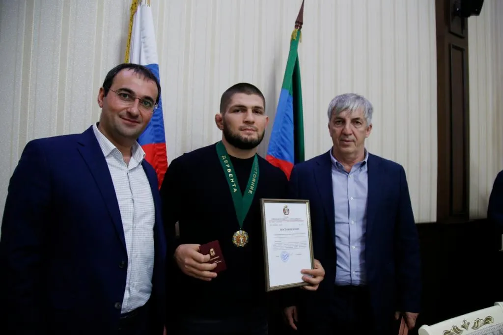 Хабиба Нурмагомедова в Дагестане назвали лучшей матерью. Это что, это как?