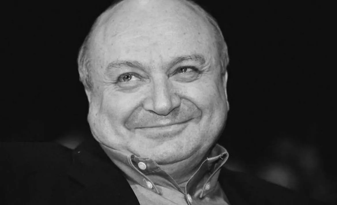 Умер Михаил Жванецкий. Месяц назад он завершил 60-летнюю карьеру на сцене