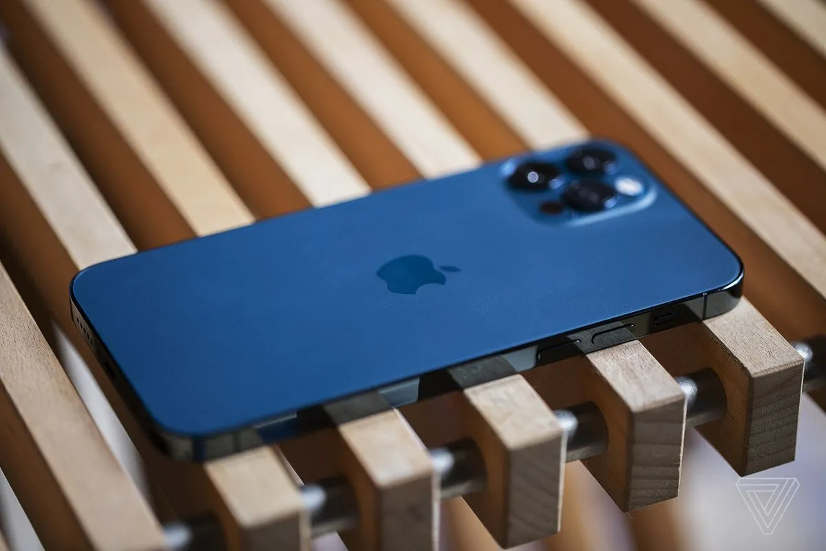 Фронтальная камера iPhone 12 Pro – так себе. Какие есть проблемы с селфи?