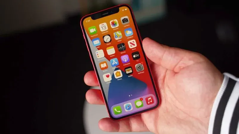У iPhone 12 mini проблемы с автономностью. Что не так и кому он точно не подойдет?