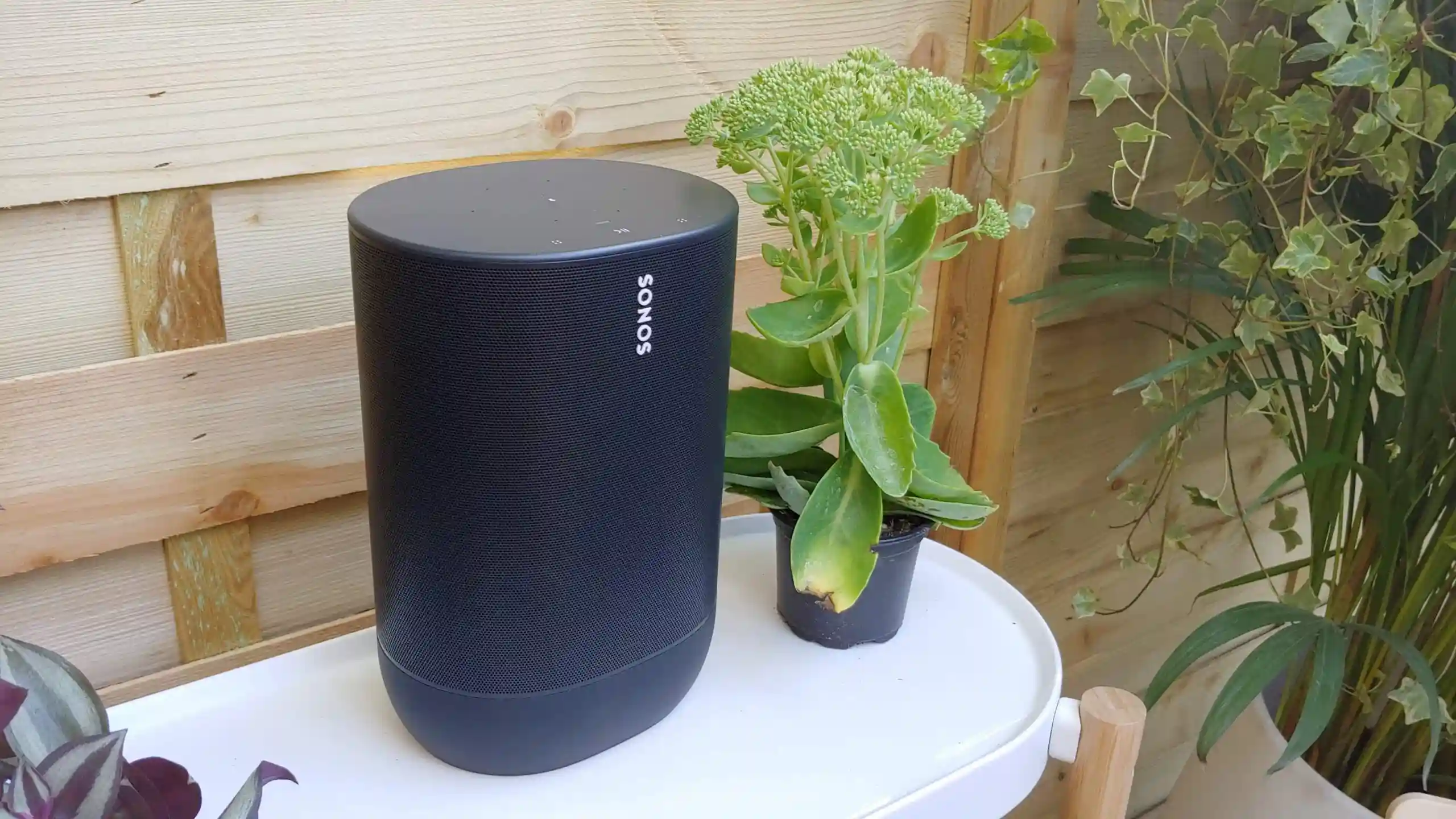 Обзор Sonos Move. Это портативная колонка за 40 тысяч, которую хочется оставить дома