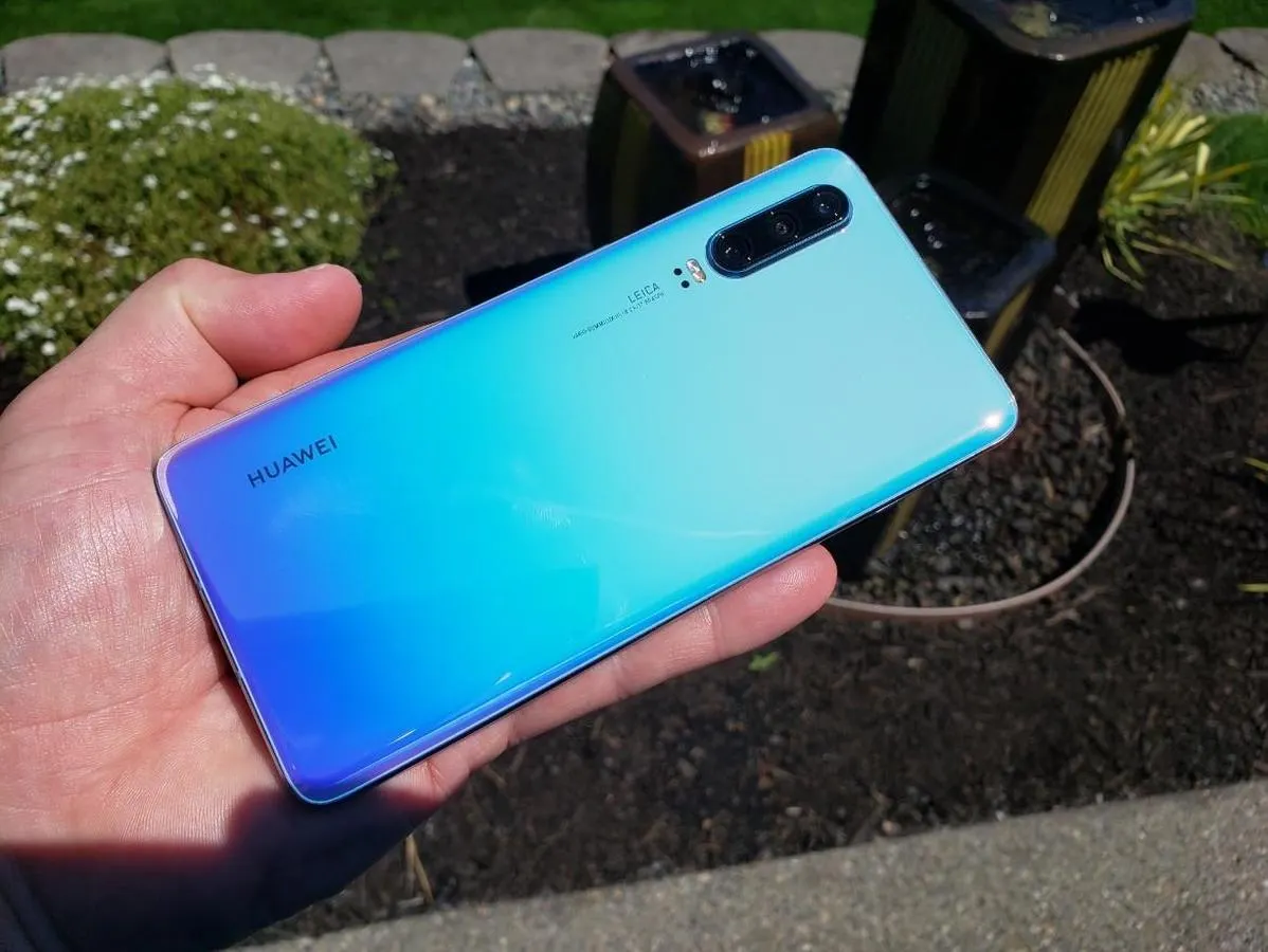 Флагман Huawei  распродают по рекордно низкой цене. Даже дешевле, чем на Маркете