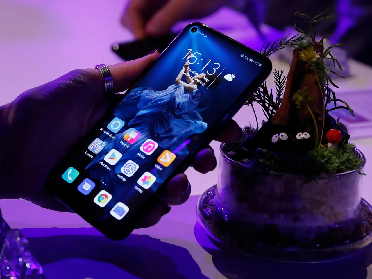 В магазине Honor началась «Черная пятница». Например, Honor 30 Pro отдают со скидкой 10 тысяч рублей