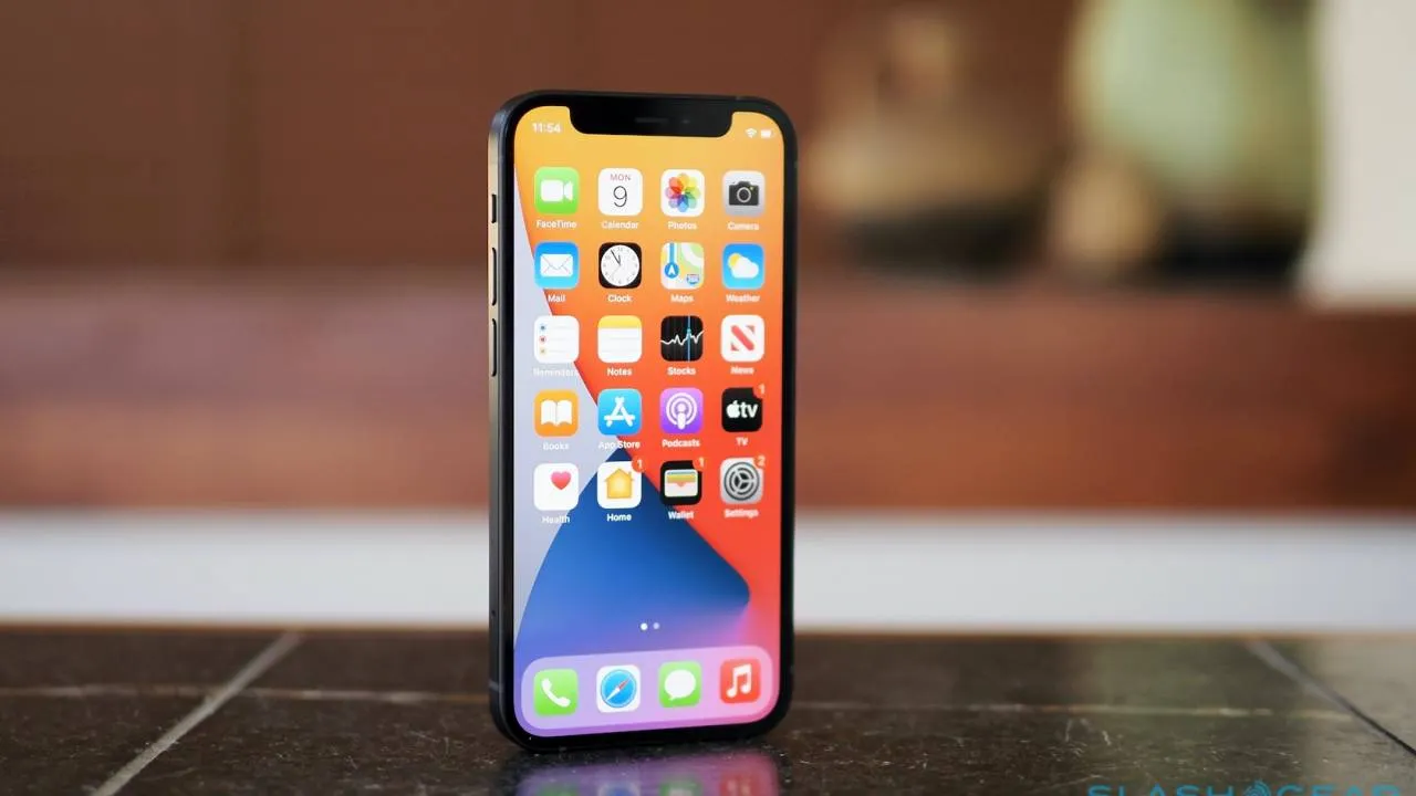 От всех iPhone 12 и 12 mini избавляются в «Эльдорадо». Забираем девайсы по лучшим ценам перед праздниками