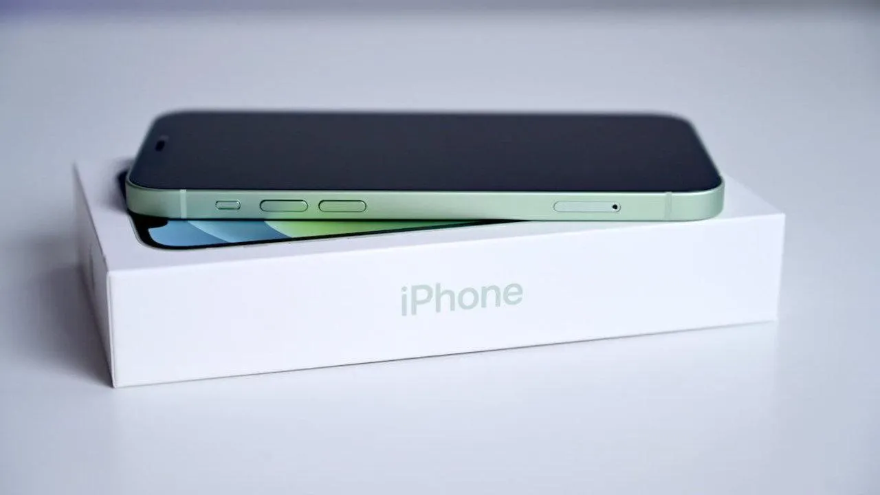 iPhone 12 mini – чемпион по проблемам. У некоторых владельцев тупит дисплей