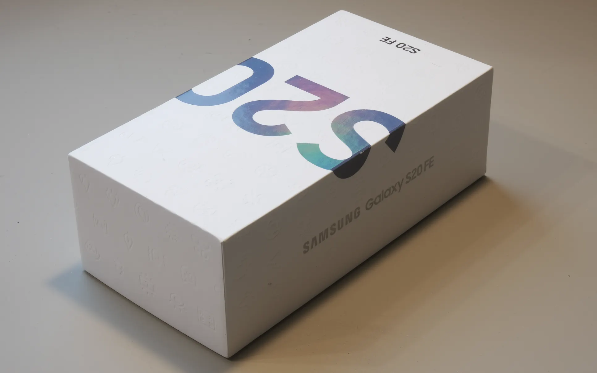 Обзор Galaxy S20 Fan Edition. Это топовый девайс для фанатов практичности