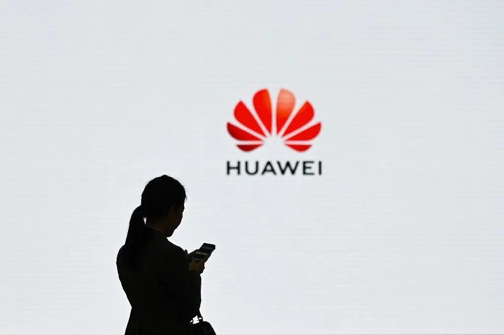 «Они хотели нас убить». Основатель Huawei жестко раскритиковал США