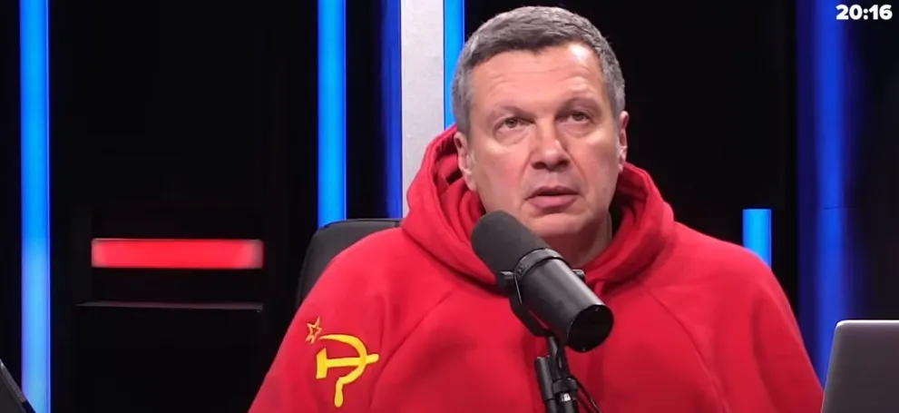 Сколько стоит худи Владимира Соловьёва с гербом СССР? В такой же ходит Ким Кардашьян