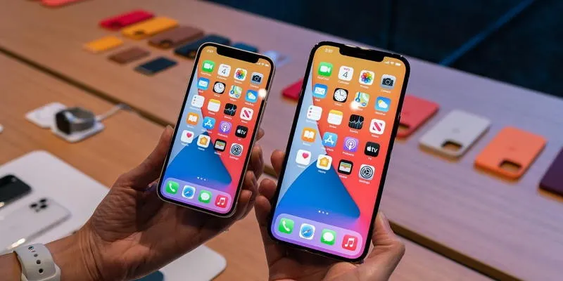 «Коммерсантъ» написал о провальных продажах iPhone 12. Что не так с этой статистикой?