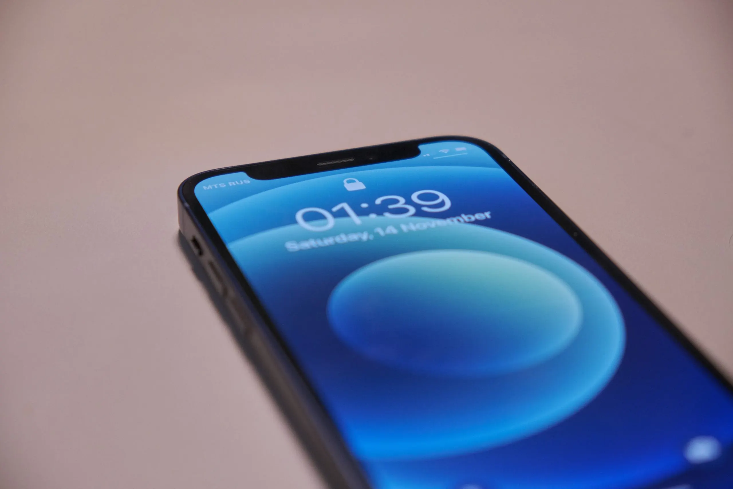 Нашли самый выгодный iPhone в этом году. Чем он так крут?