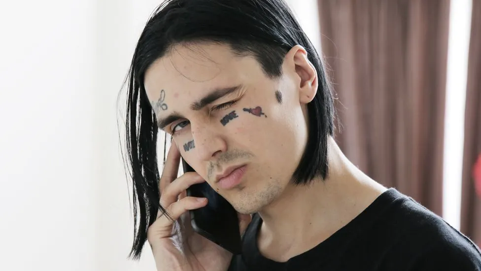 Рэпер Face свёл с лица все татуировки. Как он выглядит теперь?