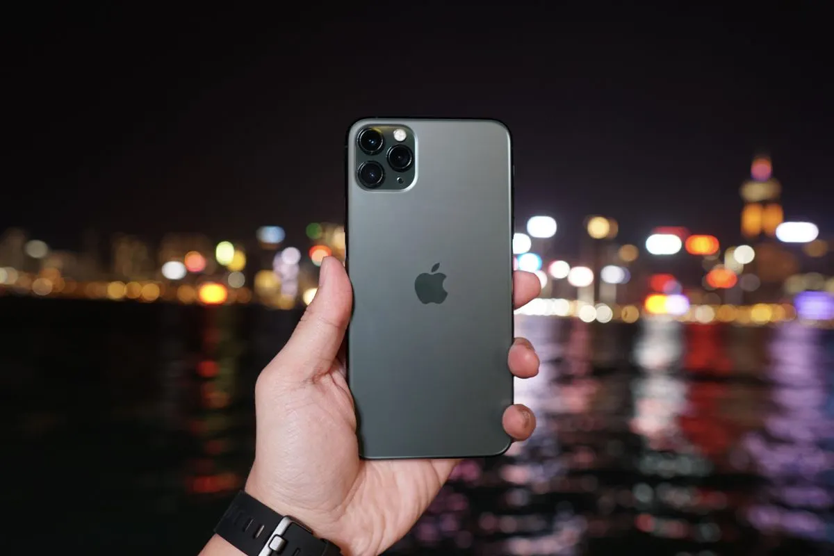 iPhone 11 Pro – лучший для тех, кому нужна куча памяти. Он реально выгодный