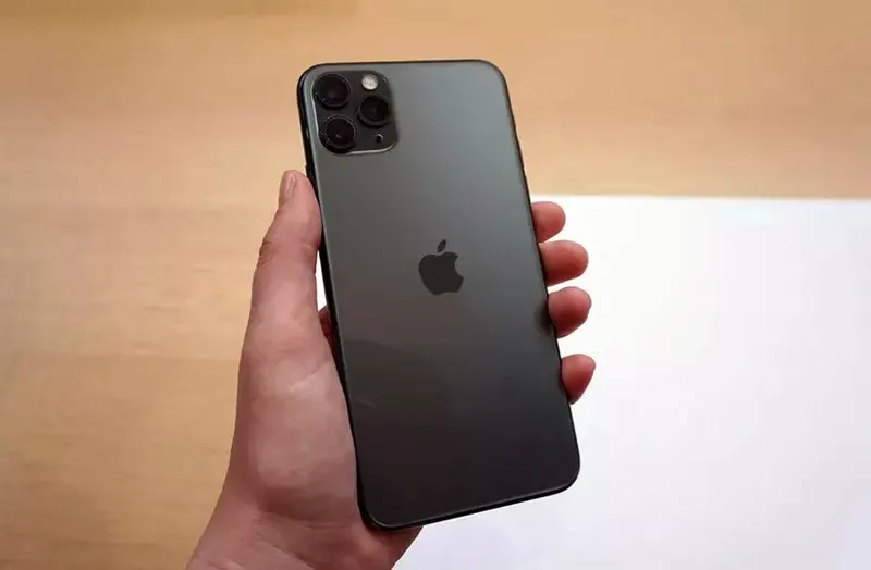 Лучший iPhone 11 Pro Max напоследок подешевел. Скоро он исчезнет