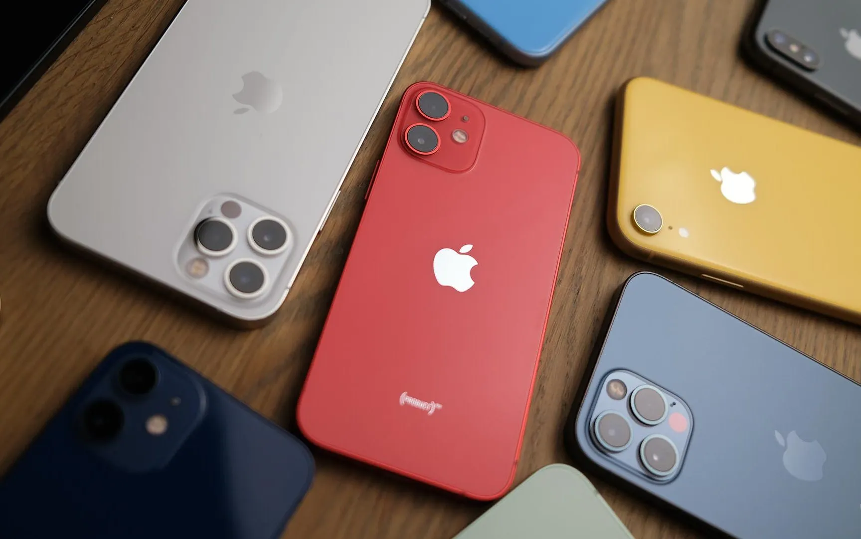 Уже два месяца пользуюсь iPhone 12 mini. Это самое тупое вложение в моей жизни