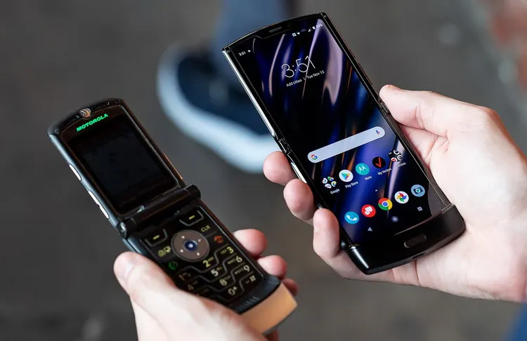 Помните раскладушку Motorola RAZR? Она выходит в России, цена – жуть