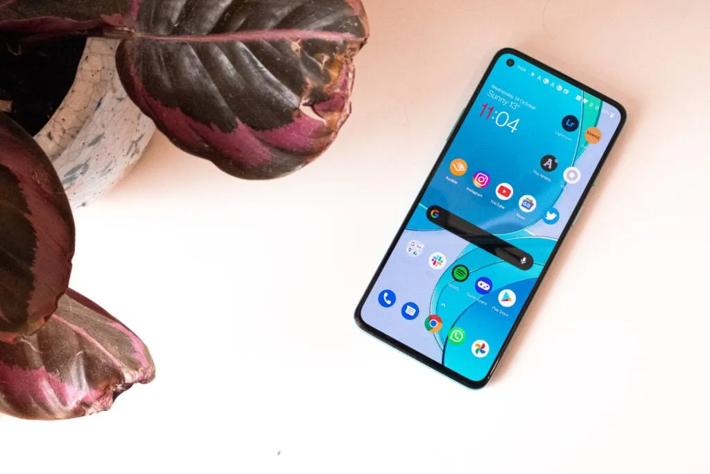 Королевский OnePlus 8T рекордно подешевел. Версия с 12/256 Гбайт стоит дешевле, чем средненький айфон