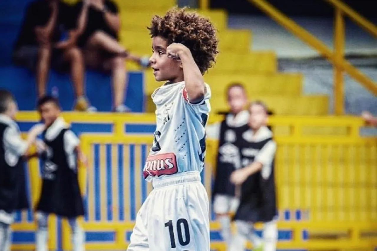 8-летний футболист подписал личный контракт с Nike. Он почти в 2 раза превзошел рекорд Лионеля Месси