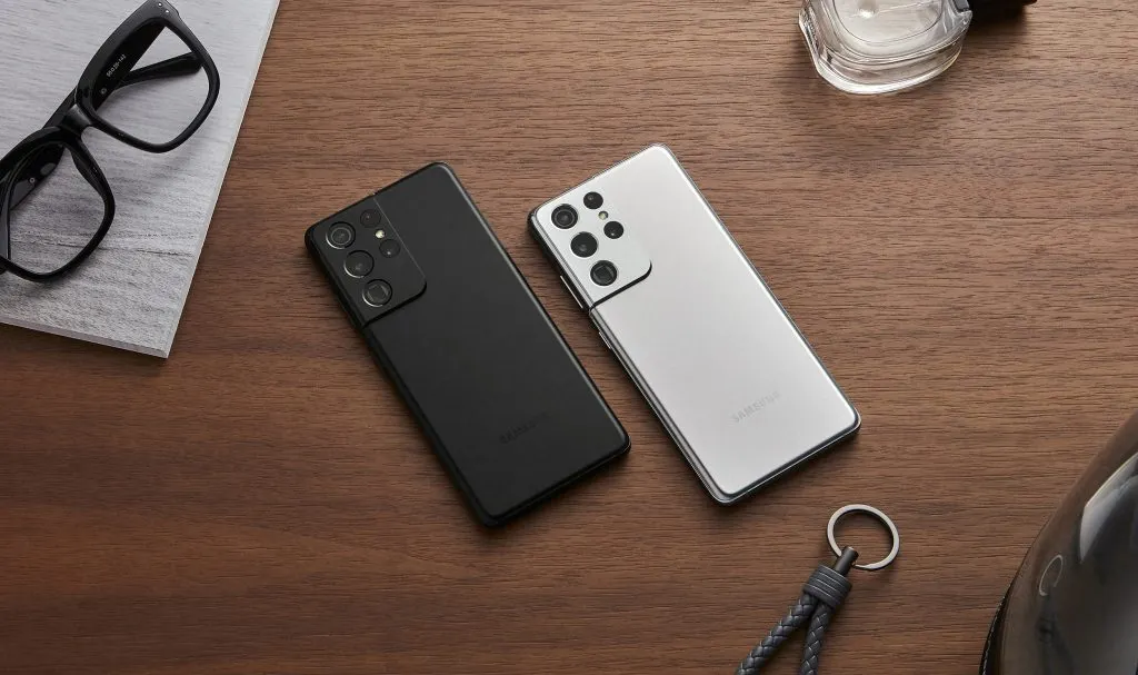 Пластиковый Samsung Galaxy S21 оценили в 75 тысяч рублей. Еще из комплекта украли зарядку