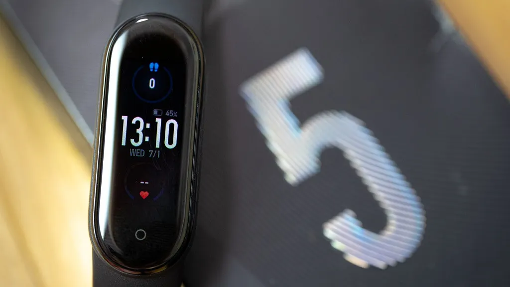Xiaomi Mi Band 5 взорвался прямо во время зарядки. Получились сочные фотографии