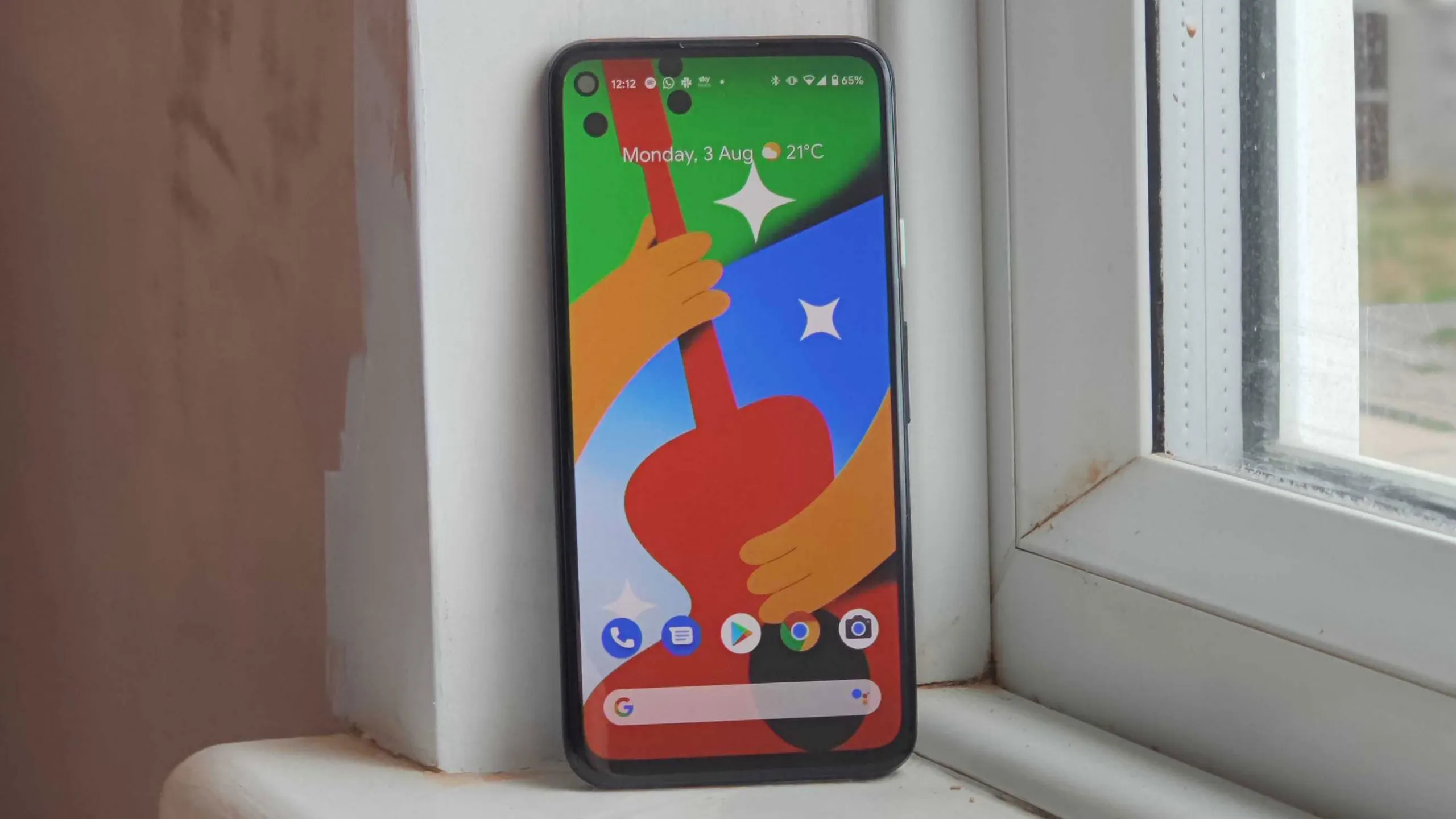Компактный Google Pixel 4a заметно подешевел. Стоит ли хватать этот камерофон?