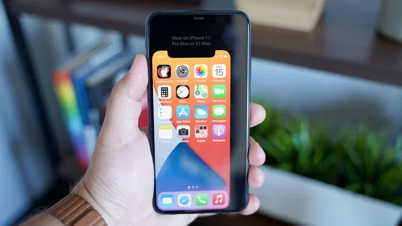 iPhone 12 mini почти никому не нужен. Зато он радикально подешевел