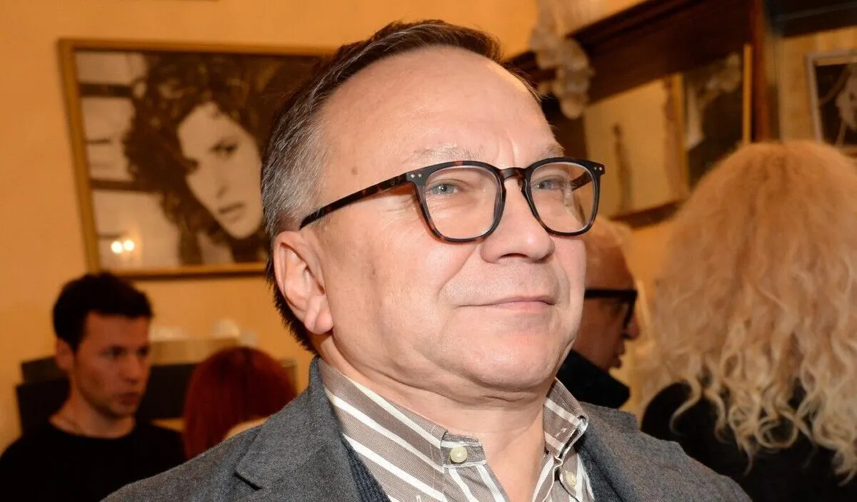 Игорь Угольников – легенда ТВ 90-х. Он опередил время и предвосхитил Урганта, но теперь на него грустно смотреть