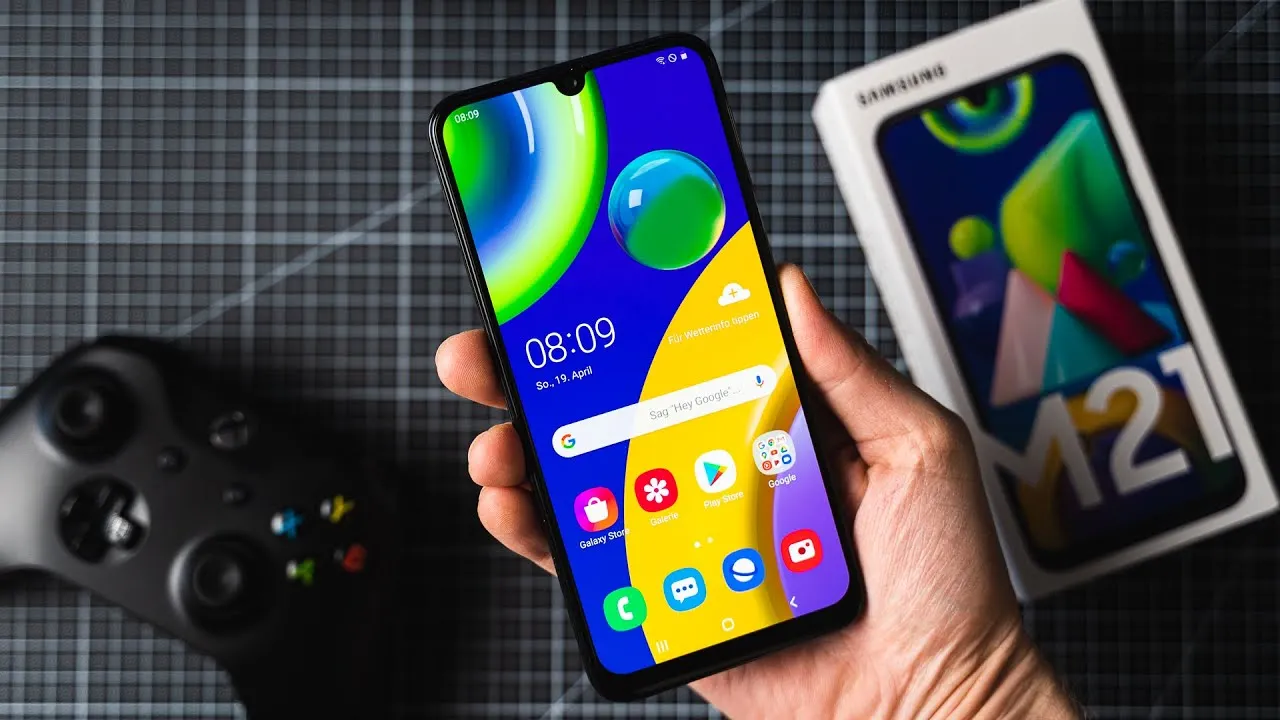 Samsung Galaxy c гигантским аккумулятором сливают по рекордно низкой цене. Это лучший девайс бренда до 15 тысяч рублей