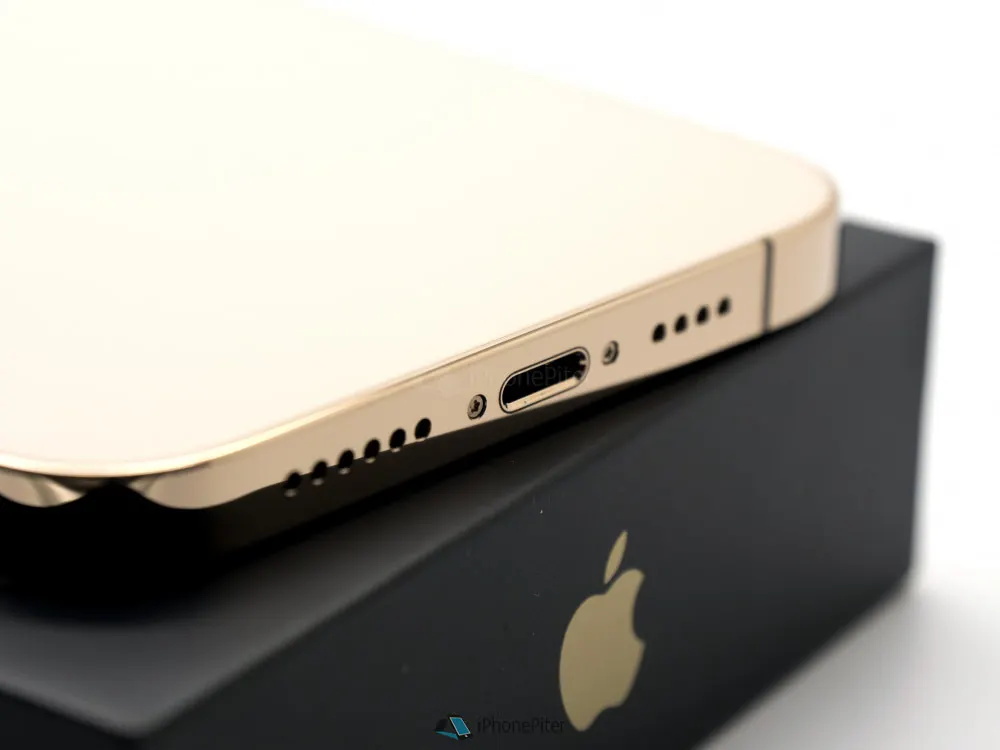 Футболист «Зенита» купил золотой iPhone. Этого мало, и он взял PS5 – тоже из чистого золота