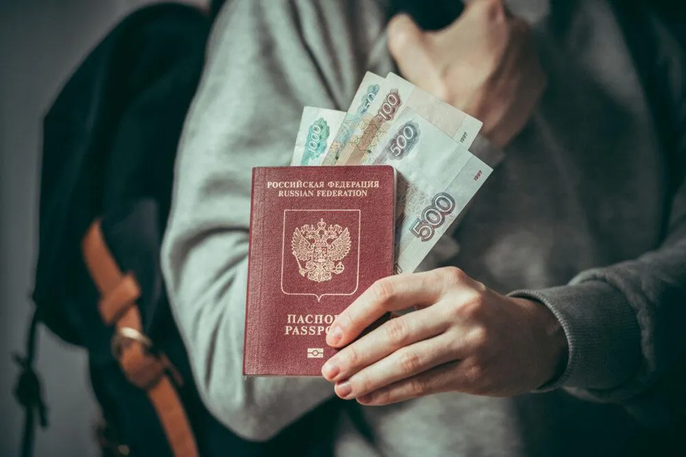 На Романа Нагучева взяли кредит. Причем в тот момент комментатора «Матч ТВ» даже не было в России
