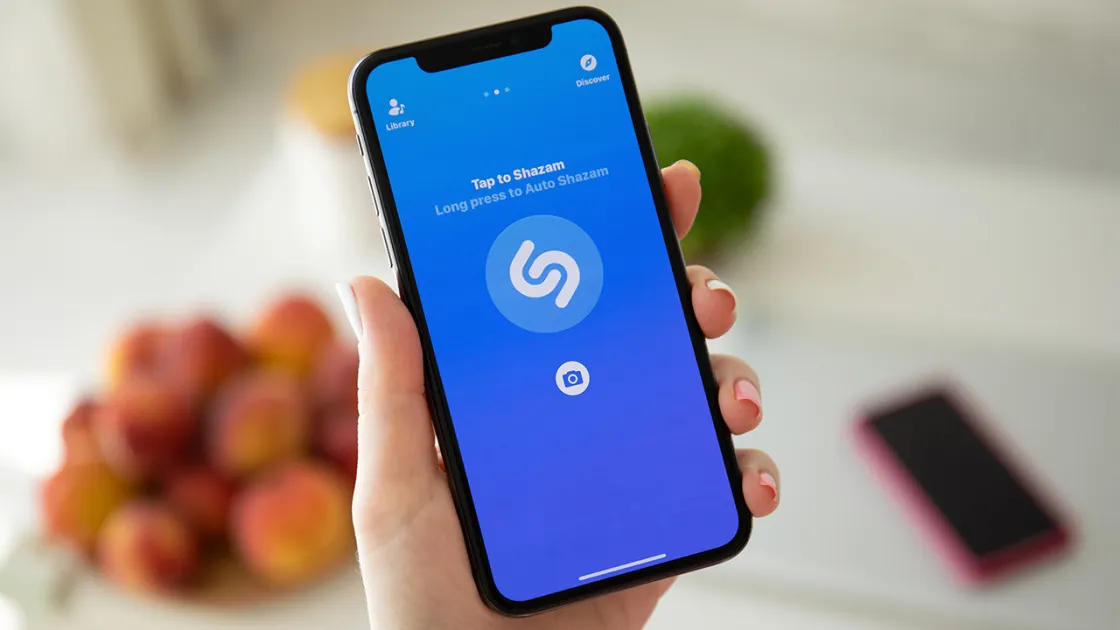 iPhone умеет распознавать музыку. Как воспользоваться функцией?