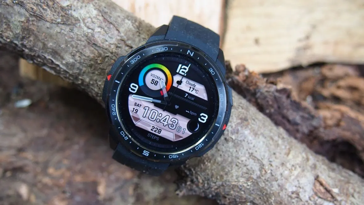 Крутые часы для туристов продают со скидкой. А еще за покупку Honor Watch GS Pro отсыпят бонусов