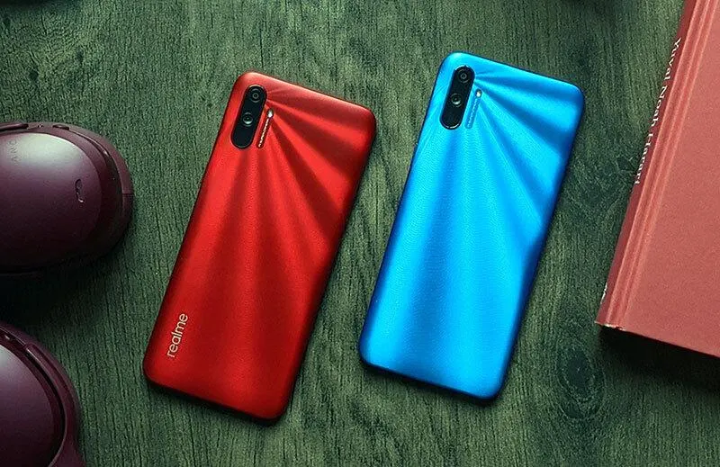 Безальтернативный бюджетник Realme сильно подорожал. Теперь его уничтожают конкуренты