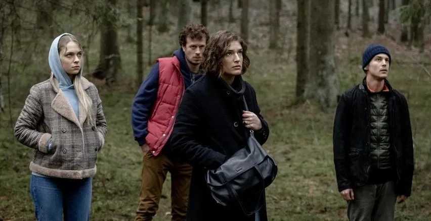 5 главных сериалов о русской хтони. Дикие «Топи» Глуховского и пророческий зомби-триллер