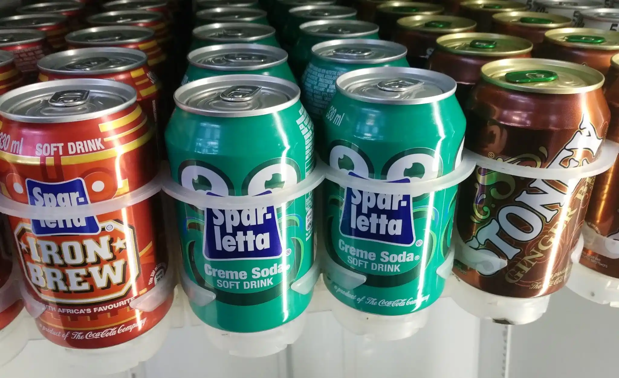 Бренды Coca-Cola, которых нет в России. Провальная молочка и странная газировка из Африки