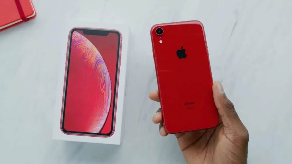 iPhone XR все еще очень хорош. А теперь бестселлер стоит 40 тысяч рублей