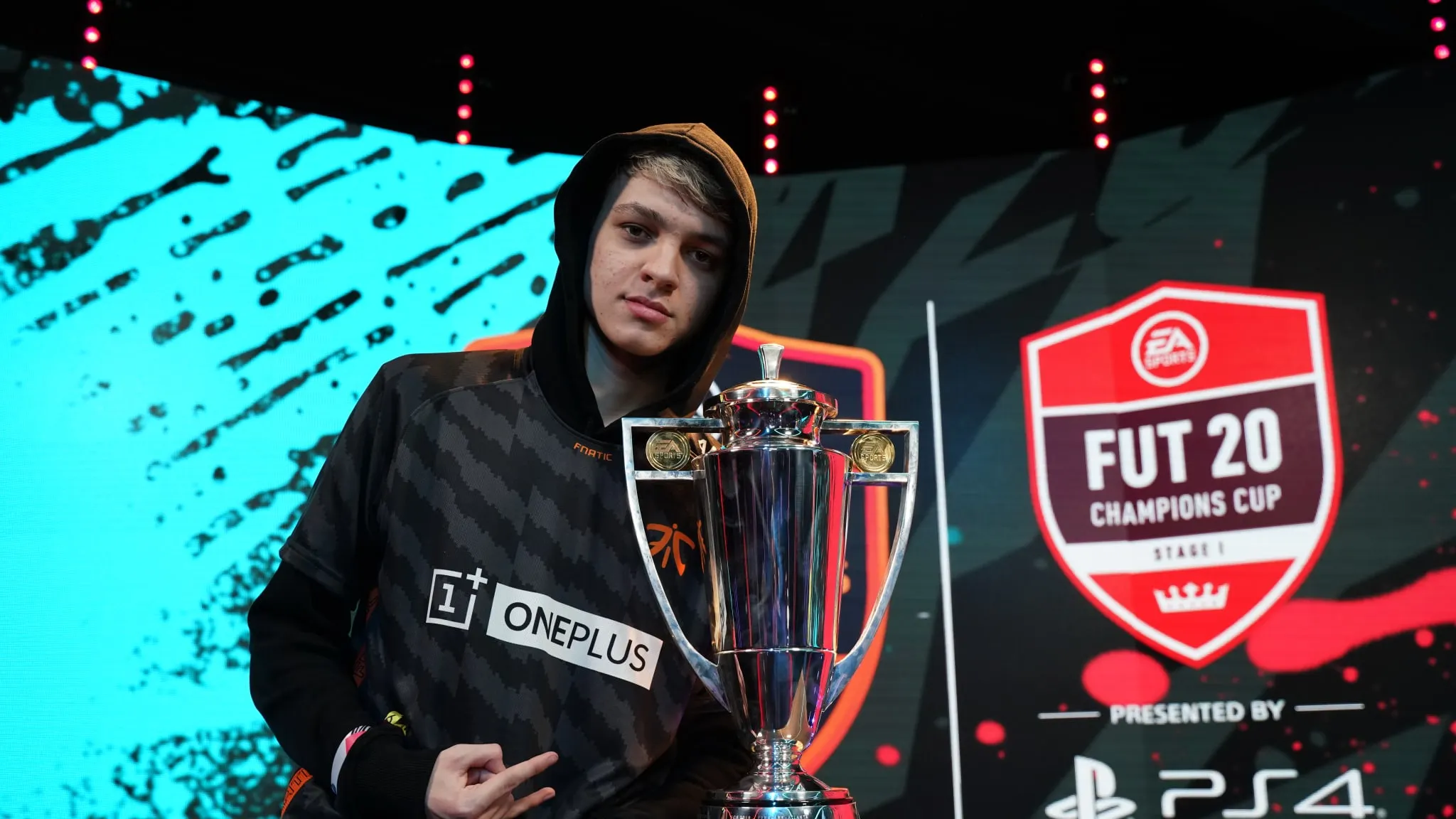 Лучший игрок в мире дает платные уроки по FIFA 21. Сколько стоит месячный курс?