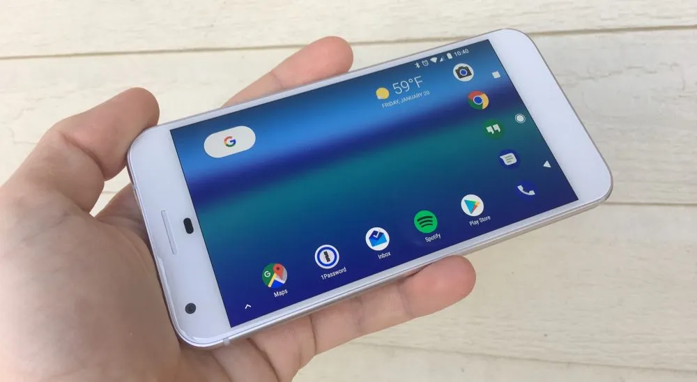 Крутая функция Google Pixel скоро появится на всех Android-девайсах. Это лучшая новость для любителей валяться в кровати с телефоном