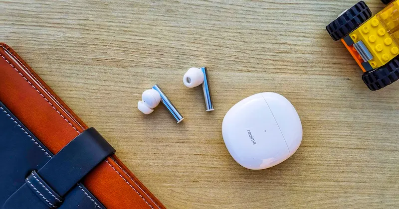 Realme Buds Air 2 – крутая и доступная гарнитура. У нее нет быстрой зарядки, зато все в порядке с шумоподавлением