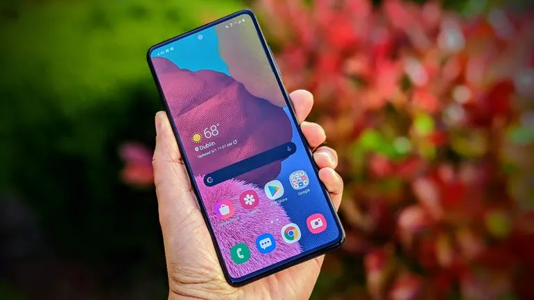 Этот Samsung Galaxy был главным хитом прошлого года, а теперь он никому не нужен. Какие есть альтернативы?