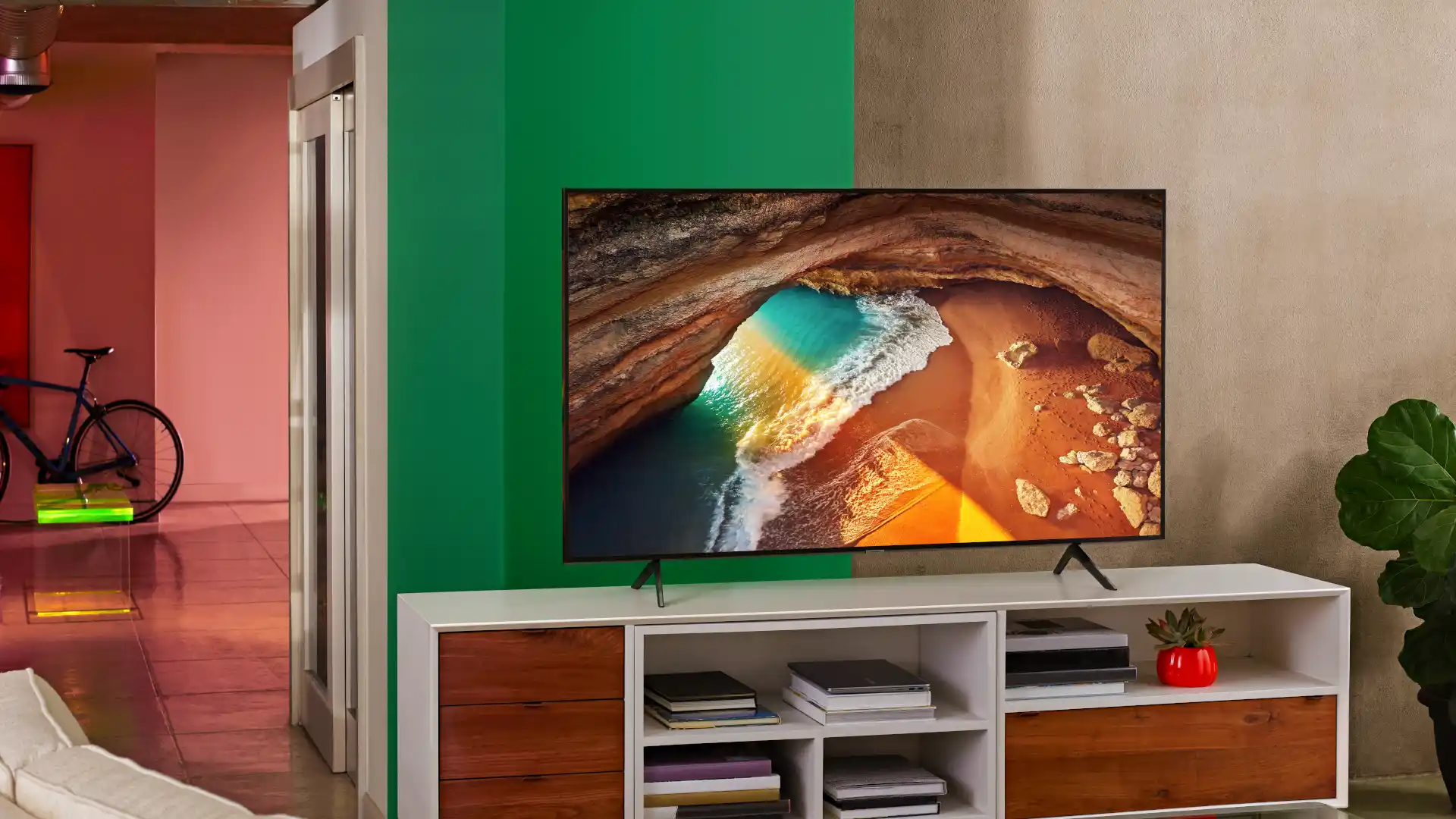 Хитовый телевизор Samsung распродают по исторически низкой цене. Вариант с QLED и 4K