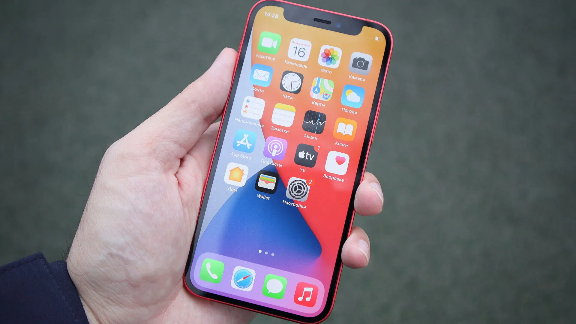 Еще один плюс iPhone 12 mini. Там очень крутой звук